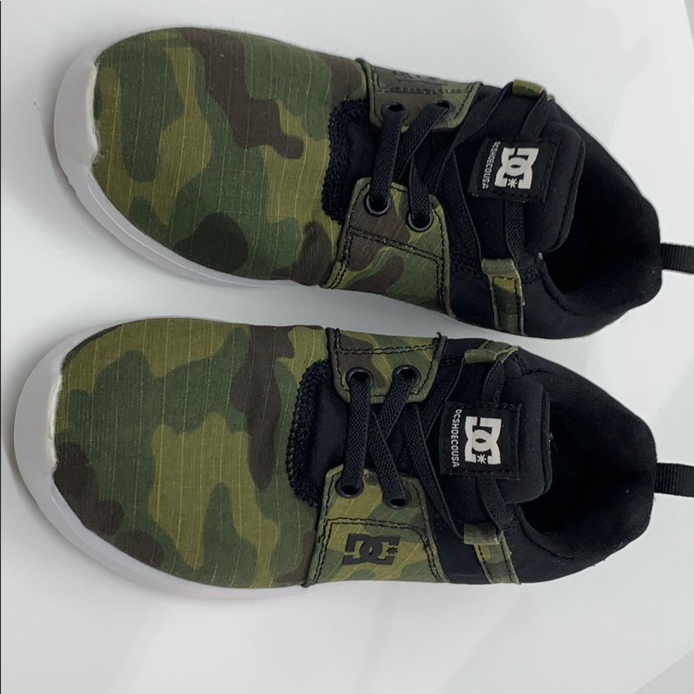 DC Shoes, Youth Size 2